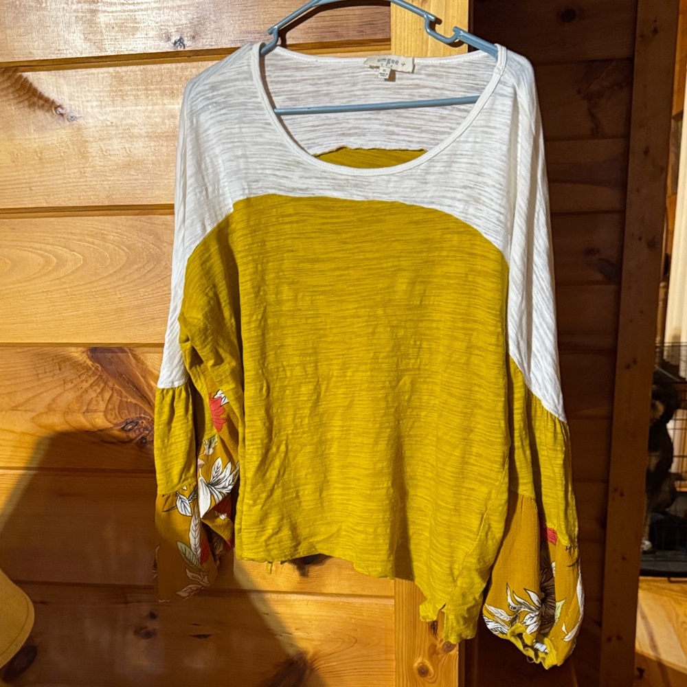 Umgee Mustard and White Blouse with Floral Embroidery